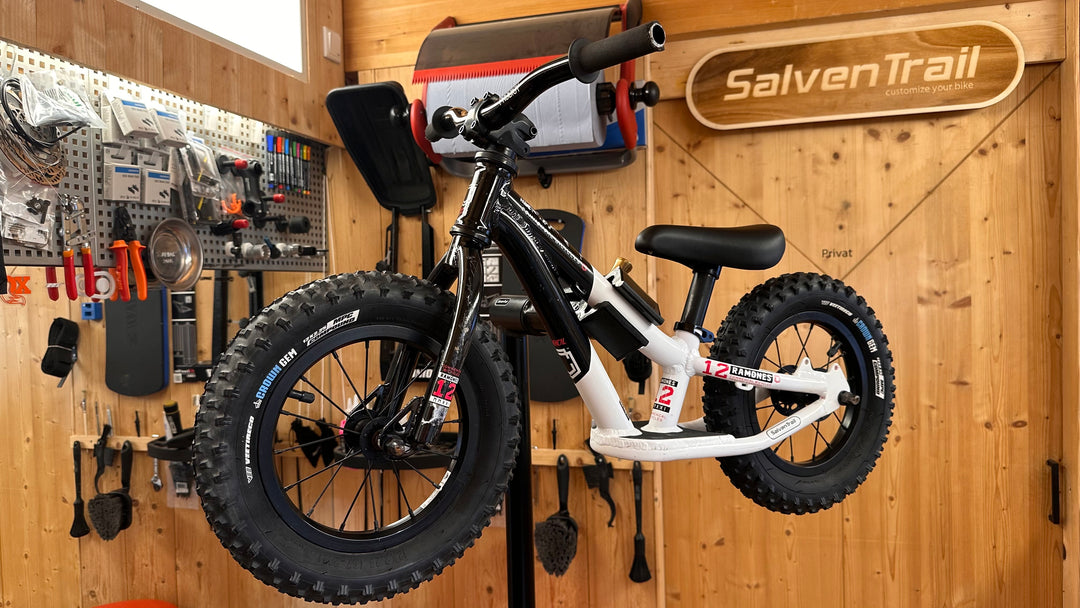 COMMENCAL Ramones 12 Black & White Push Bike (Gebraucht)