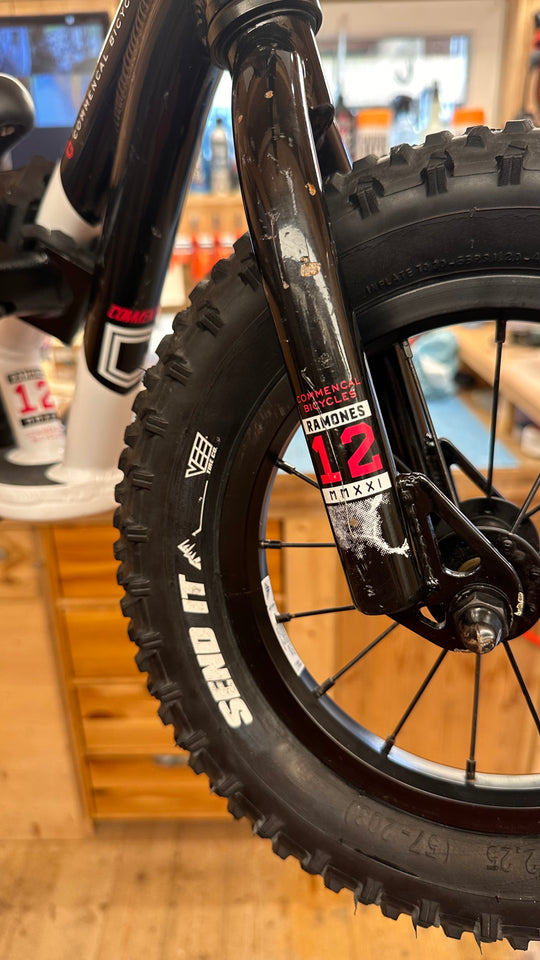 COMMENCAL Ramones 12 Black & White Push Bike (Gebraucht)