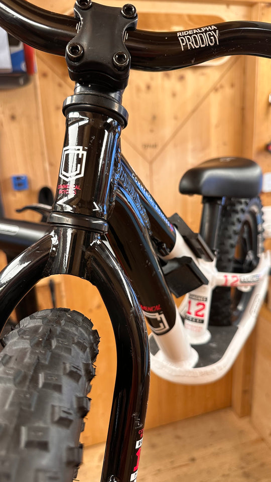 COMMENCAL Ramones 12 Black & White Push Bike (Gebraucht)