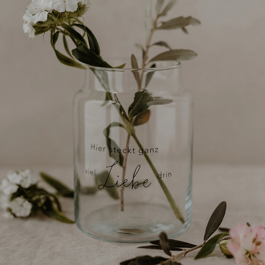 Vase aus Glas mit Schriftzug