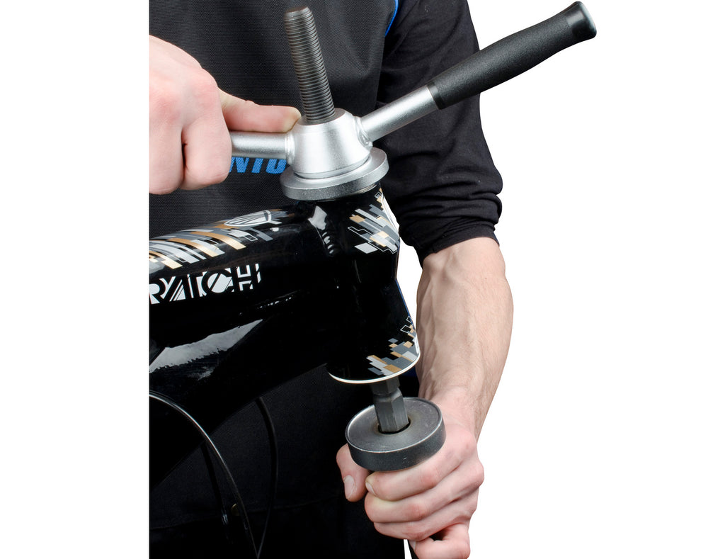 Einpresswerkzeug für Steuerlagerschalen