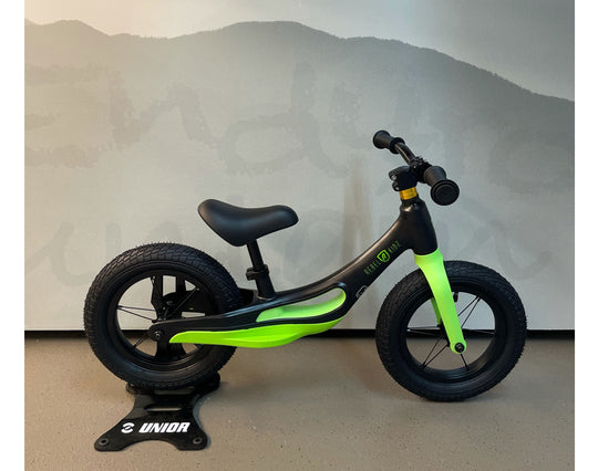 S`COOL Rebel Kidz Lernlaufrad Magnesiumlegierung, schwarz/grün 12"