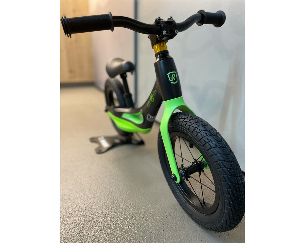 S`COOL Rebel Kidz Lernlaufrad Magnesiumlegierung, schwarz/grün 12"