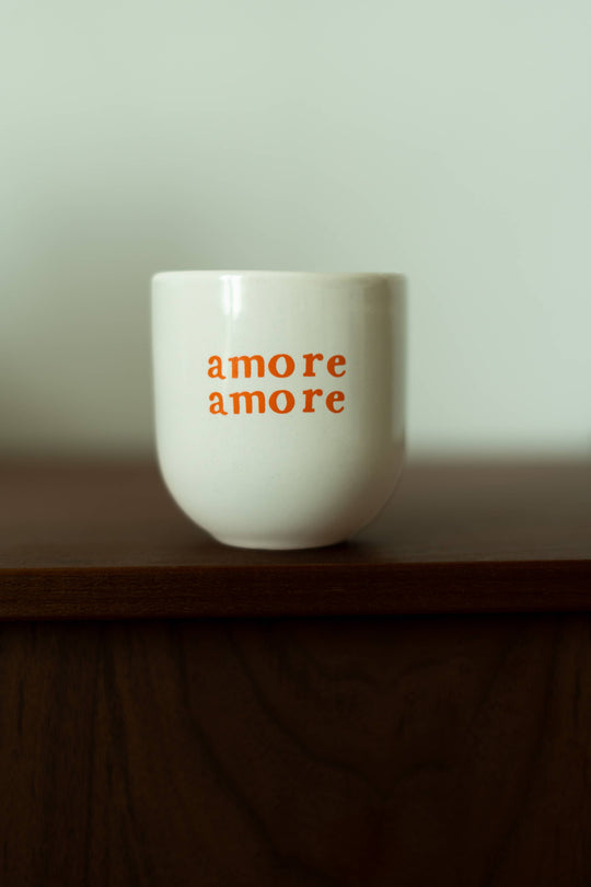 Sisi Tasse, Amore Amore weiß